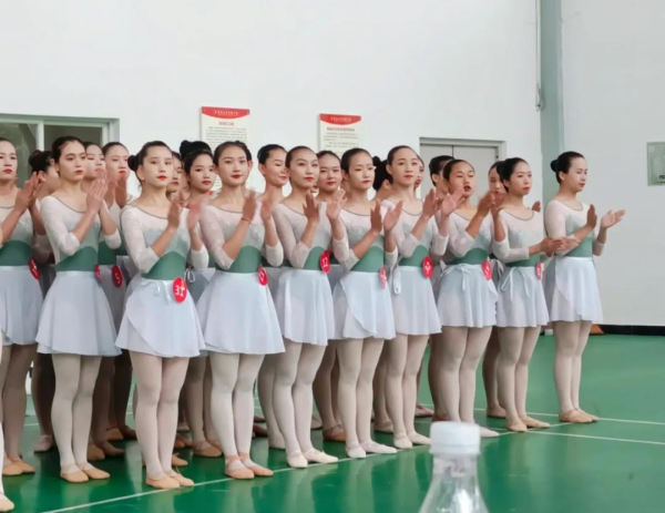 i.png 学院动态|2026世界杯官方合作网站舞蹈专业课期末考试活动 第 4 张