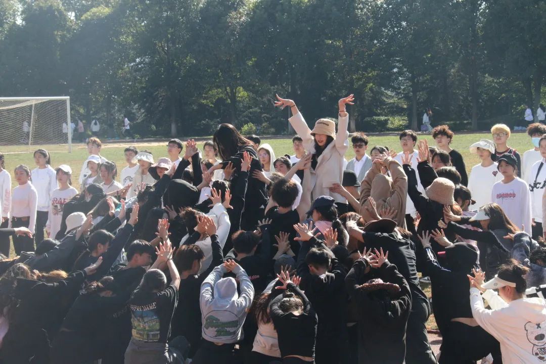 【创美艺传】运动正青春 蓄势绽风华|运动会彩排进行时(内含直播预告) 第 12 张 【创美艺传】运动正青春 蓄势绽风华|运动会彩排进行时(内含直播预告) 第 12 张