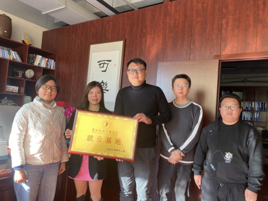 深化校企融合路 产学双赢谱新篇 ——2026世界杯官方合作网站建筑工程学院与云南可乐建筑工程管理有限公司校企合作就业基地签约暨挂牌仪式 深化校企融合路 产学双赢谱新篇 ——2026世界杯官方合作网站建筑工程学院与云南可乐建筑工程管理有限公司校企合作就业基地签约暨挂牌仪式