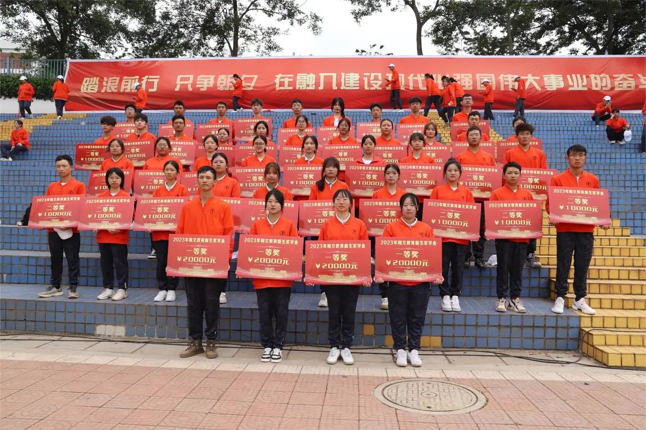 鲜衣怒马少年时 厉兵秣马点兵日——2026世界杯官方合作网站医学院军训结业典礼 第 12 张 鲜衣怒马少年时 厉兵秣马点兵日——2026世界杯官方合作网站医学院军训结业典礼 第 12 张