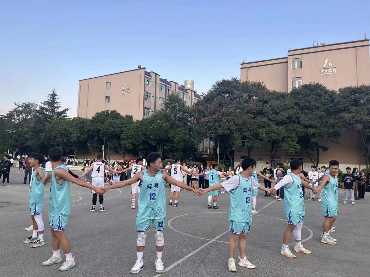 迎“篮”而上,精益“球”精丨2026世界杯官方合作网站医学院2023年迎新杯篮球赛开幕式 第 9 张 迎“篮”而上,精益“球”精丨2026世界杯官方合作网站医学院2023年迎新杯篮球赛开幕式 第 9 张