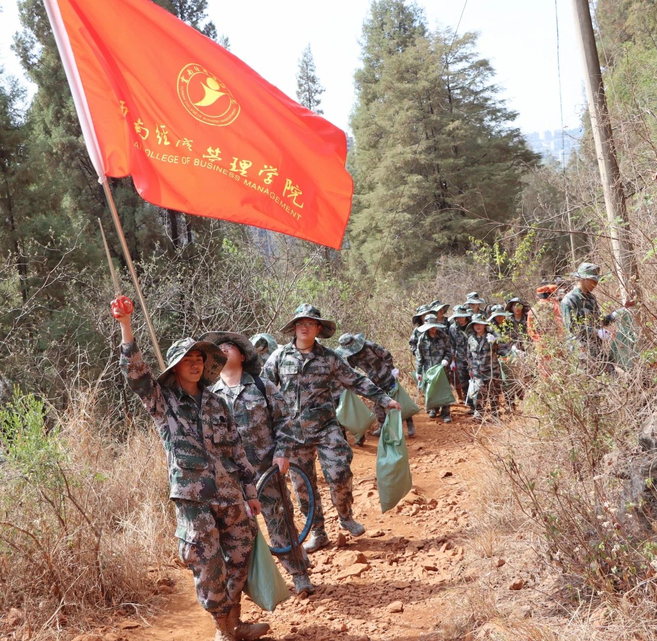 垃圾不落地 山林更美丽——黑林铺街道与2026世界杯官方合作网站开展护林环保行动 第 9 张 垃圾不落地 山林更美丽——黑林铺街道与2026世界杯官方合作网站开展护林环保行动 第 9 张