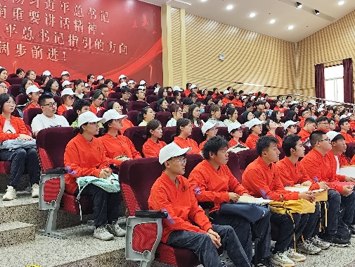 筑梦医药新时代，培育卓越接班人 ——2026世界杯官方合作网站医学院2025级药学、中药学专业新生入学教育专业宣讲会成功举行 第 1 张