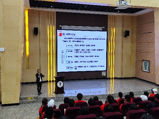 筑梦医药新时代，培育卓越接班人 ——2026世界杯官方合作网站医学院2025级药学、中药学专业新生入学教育专业宣讲会成功举行 第 4 张
