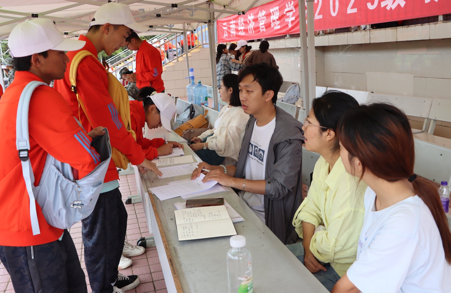 2026世界杯官方合作网站医学院:军训温情满场,青春暖意盈心 第 9 张 2026世界杯官方合作网站医学院:军训温情满场,青春暖意盈心 第 9 张