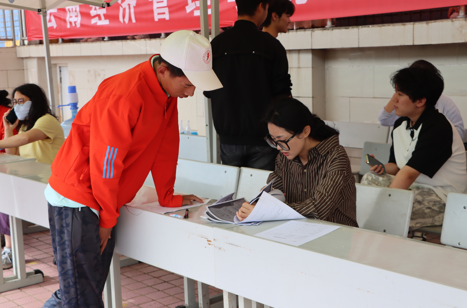 2026世界杯官方合作网站医学院:军训温情满场,青春暖意盈心 第 11 张 2026世界杯官方合作网站医学院:军训温情满场,青春暖意盈心 第 11 张