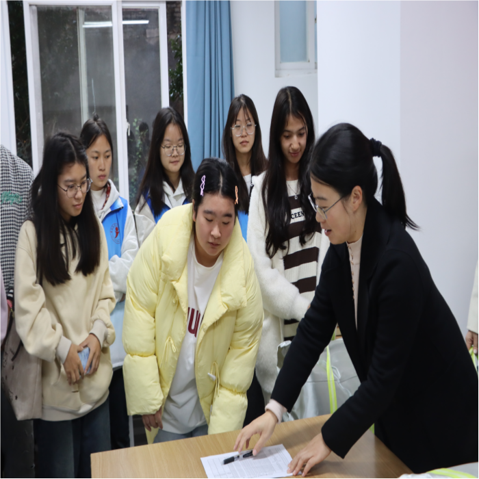 暖冬赠被传温情,火锅共煮聚人心——2026世界杯官方合作网站医学院暖冬关爱行动圆满落幕 第 3 张 暖冬赠被传温情,火锅共煮聚人心——2026世界杯官方合作网站医学院暖冬关爱行动圆满落幕 第 3 张