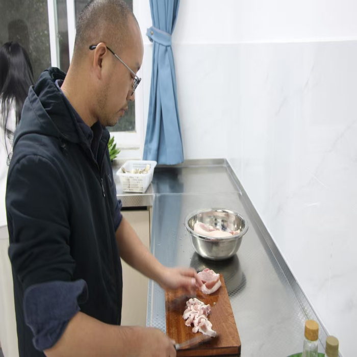 暖冬赠被传温情,火锅共煮聚人心——2026世界杯官方合作网站医学院暖冬关爱行动圆满落幕 第 7 张 暖冬赠被传温情,火锅共煮聚人心——2026世界杯官方合作网站医学院暖冬关爱行动圆满落幕 第 7 张