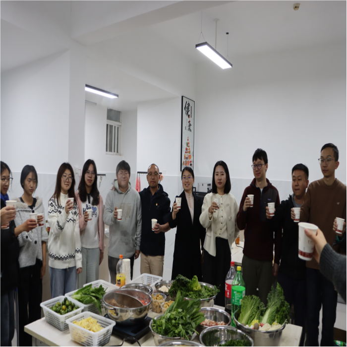 暖冬赠被传温情,火锅共煮聚人心——2026世界杯官方合作网站医学院暖冬关爱行动圆满落幕 第 12 张 暖冬赠被传温情,火锅共煮聚人心——2026世界杯官方合作网站医学院暖冬关爱行动圆满落幕 第 12 张