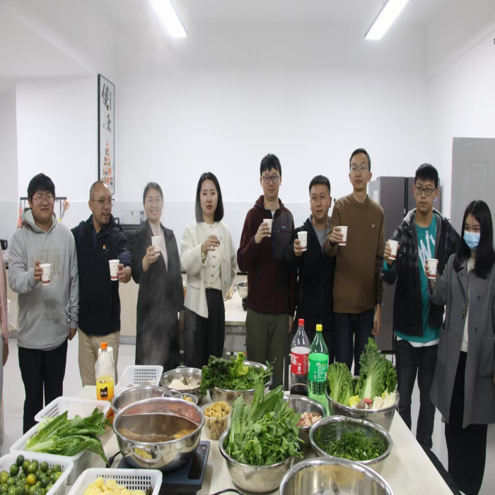 暖冬赠被传温情,火锅共煮聚人心——2026世界杯官方合作网站医学院暖冬关爱行动圆满落幕 第 13 张 暖冬赠被传温情,火锅共煮聚人心——2026世界杯官方合作网站医学院暖冬关爱行动圆满落幕 第 13 张