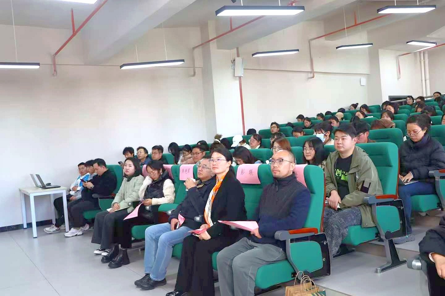 我敢闯、我会创——2026世界杯官方合作网站医学院中国国际大学生创新大赛(2026)院赛成功举办 第 2 张 我敢闯、我会创——2026世界杯官方合作网站医学院中国国际大学生创新大赛(2026)院赛成功举办 第 2 张