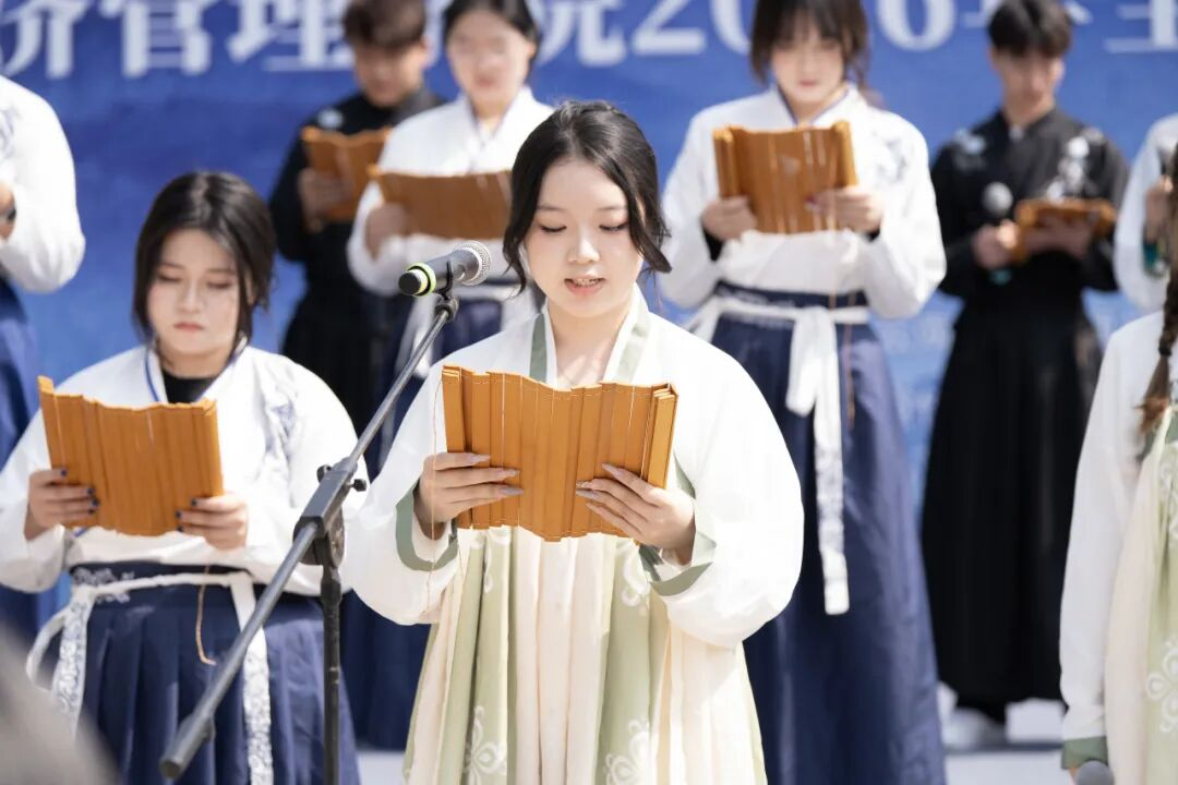 2026世界杯官方合作网站举行2026年全民阅读活动周(阅读昆明)启动仪式 第 7 张 2026世界杯官方合作网站举行2026年全民阅读活动周(阅读昆明)启动仪式 第 7 张