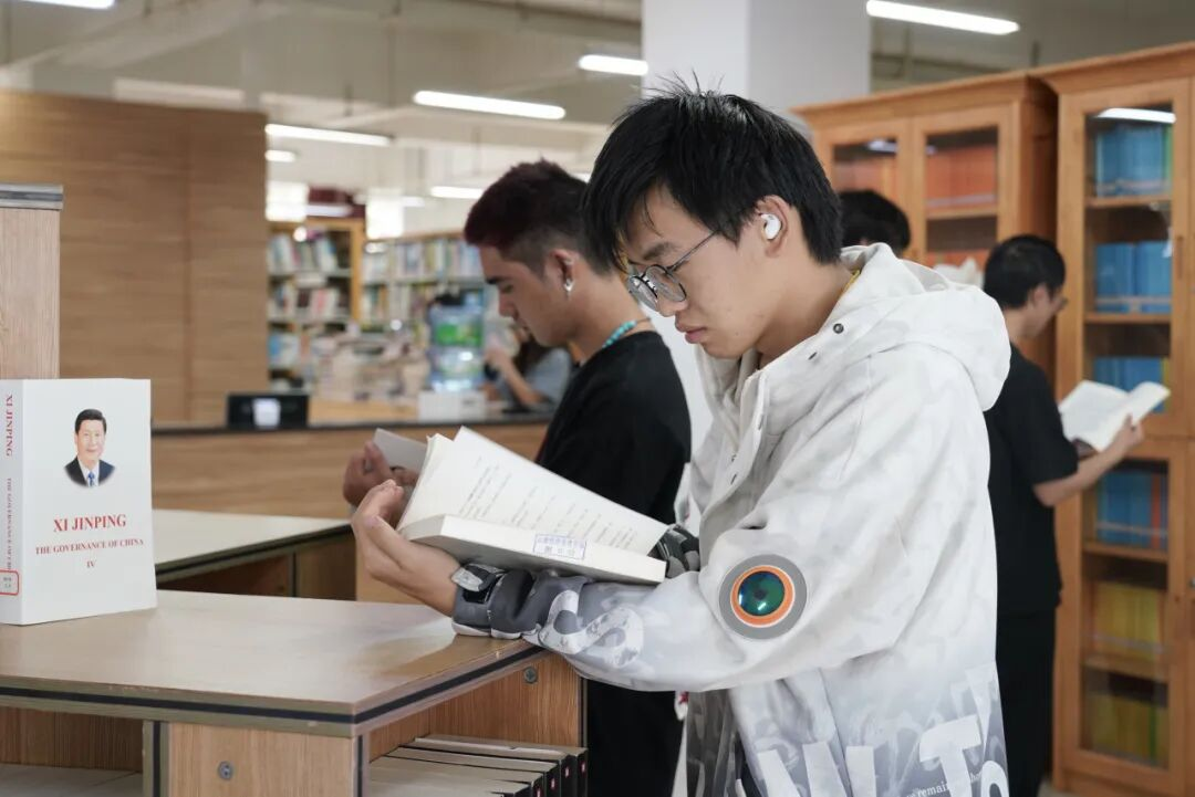 2026世界杯官方合作网站举行2026年全民阅读活动周(阅读昆明)启动仪式 第 15 张 2026世界杯官方合作网站举行2026年全民阅读活动周(阅读昆明)启动仪式 第 15 张