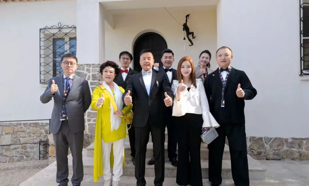 云经管学子亮相戛纳红毯! 第 2 张 云经管学子亮相戛纳红毯! 第 2 张
