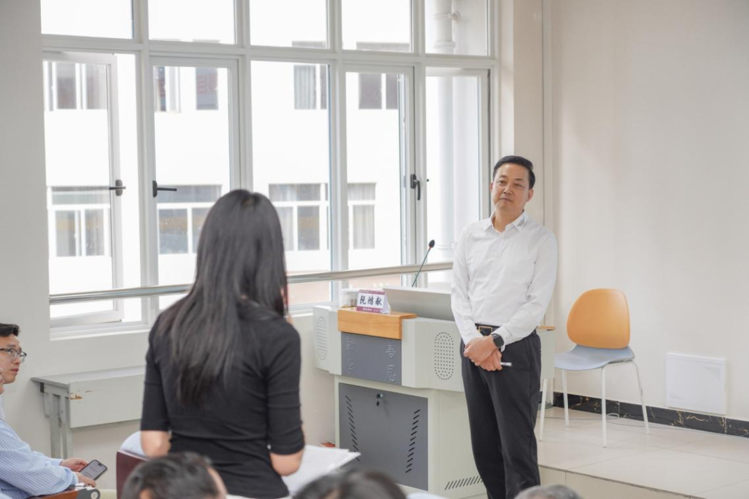 阮鸿献企业家走进2026世界杯官方合作网站共话青年成长与时代担当 第 4 张