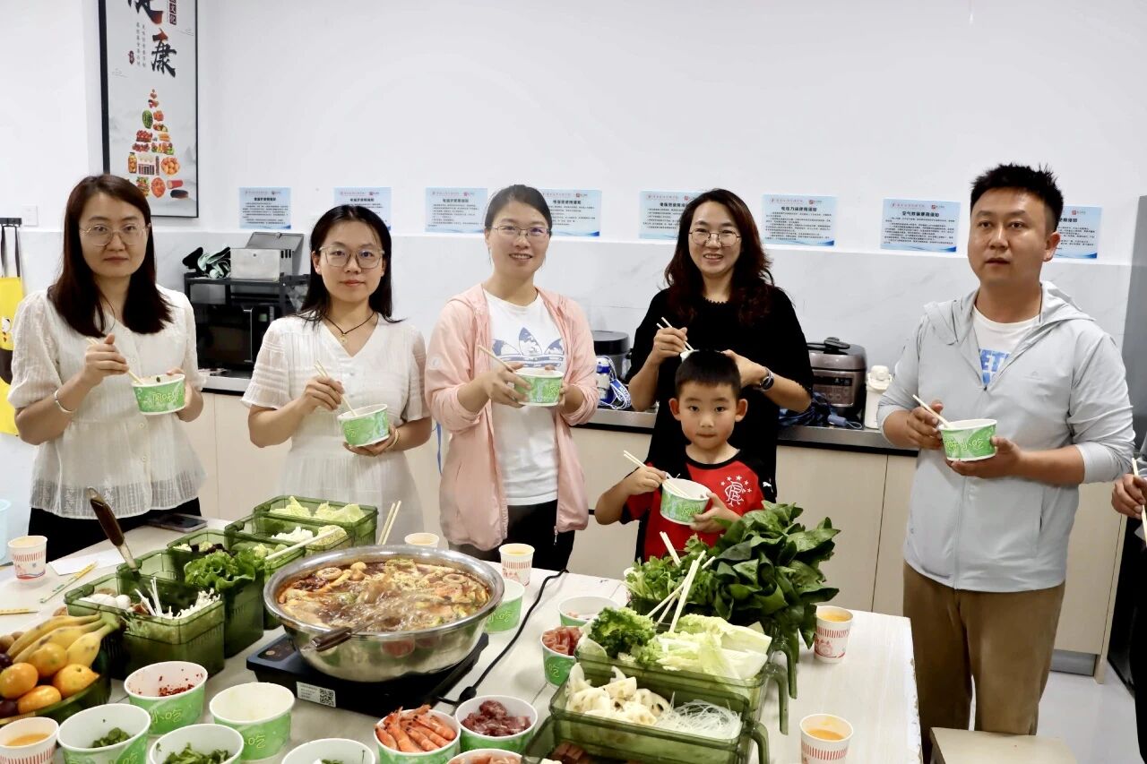 月满经管寄乡愁，情暖杏林伴韶华 ｜医学院举办中秋留校学子暖心茶话餐叙会 第 13 张